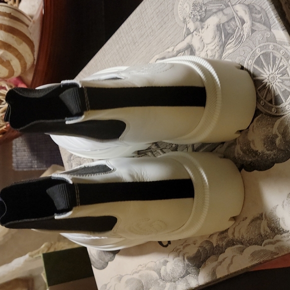 Women's  authentic GUCCI BOOTS - Picture 5 of 7